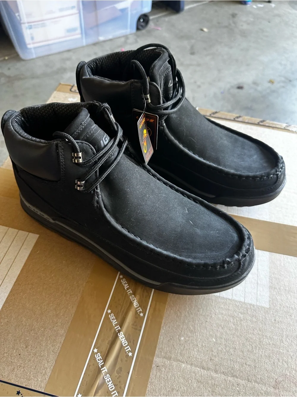 Men's Lugz  Black Casual Ankle Shoes - Sleek Everyday Comfort New with Tags